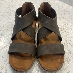 Sandals with back zipper, size 9